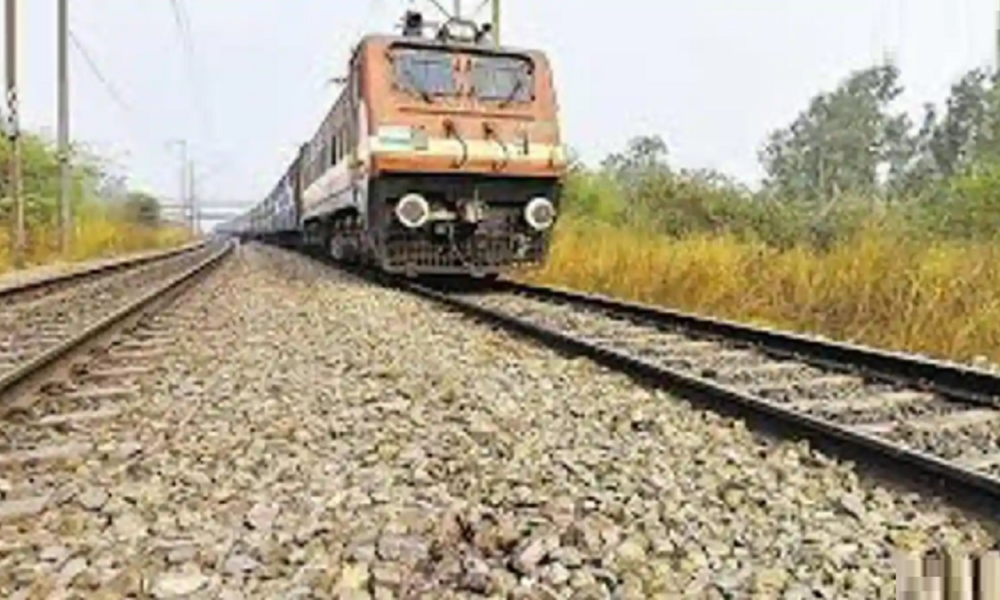 MUMBAI’S CENTRAL AND WESTERN RAILWAYS BRACE FOR ACTION AMID MONSOON
