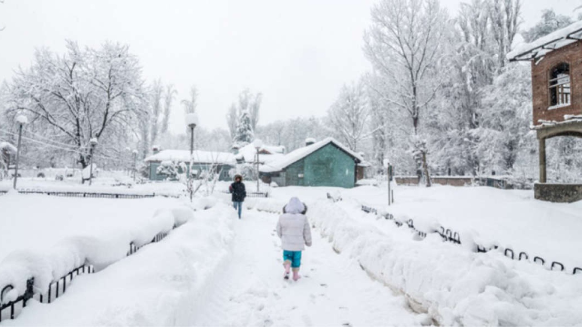 Kashmir, Ladakh reel under sub-zero temperatures as harsh winter sets in, water supplies hit in many areas