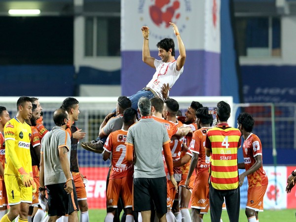 ISL 7: Goa hold Hyderabad to enter playoffs, set new unbeaten record