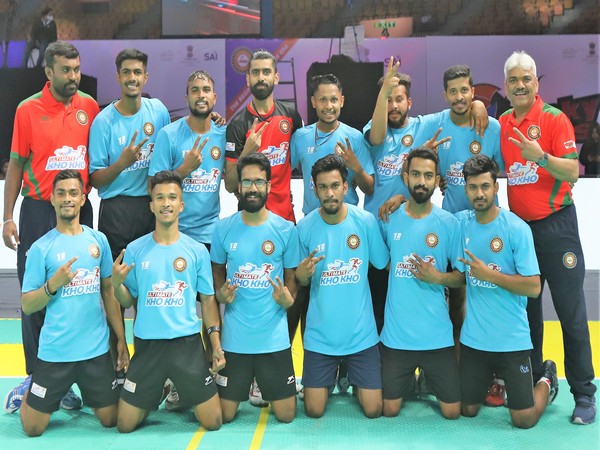 Pahadi Billas lift KKFI’s 2021 Kho Kho Super League Championship Trophy