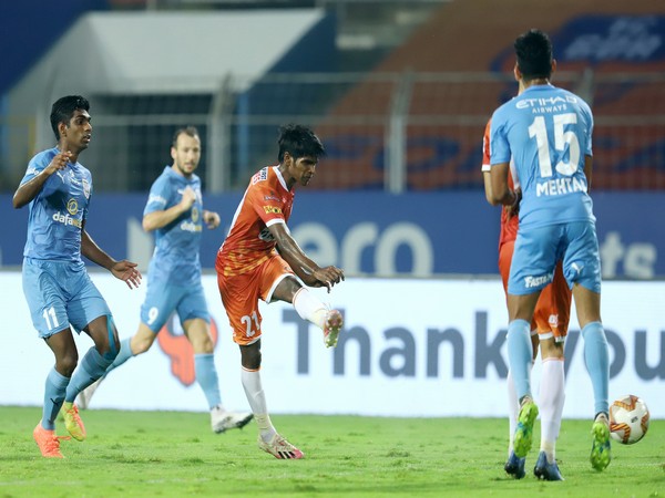 ISL 7: FC Goa, Mumbai City play out 2-2  draw