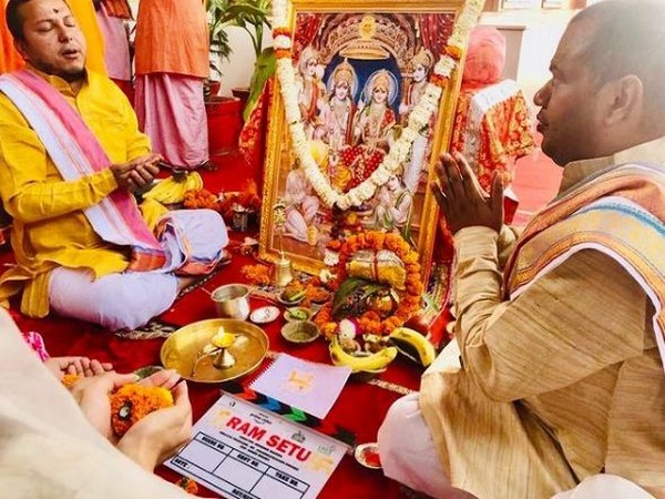 ‘Ram Setu’ team meets main priest of Ram Janmabhoomi for mahurat shot