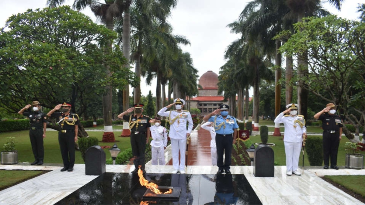CHIEFS OF ARMY, NAVY AND AIR FORCE VISIT NDA