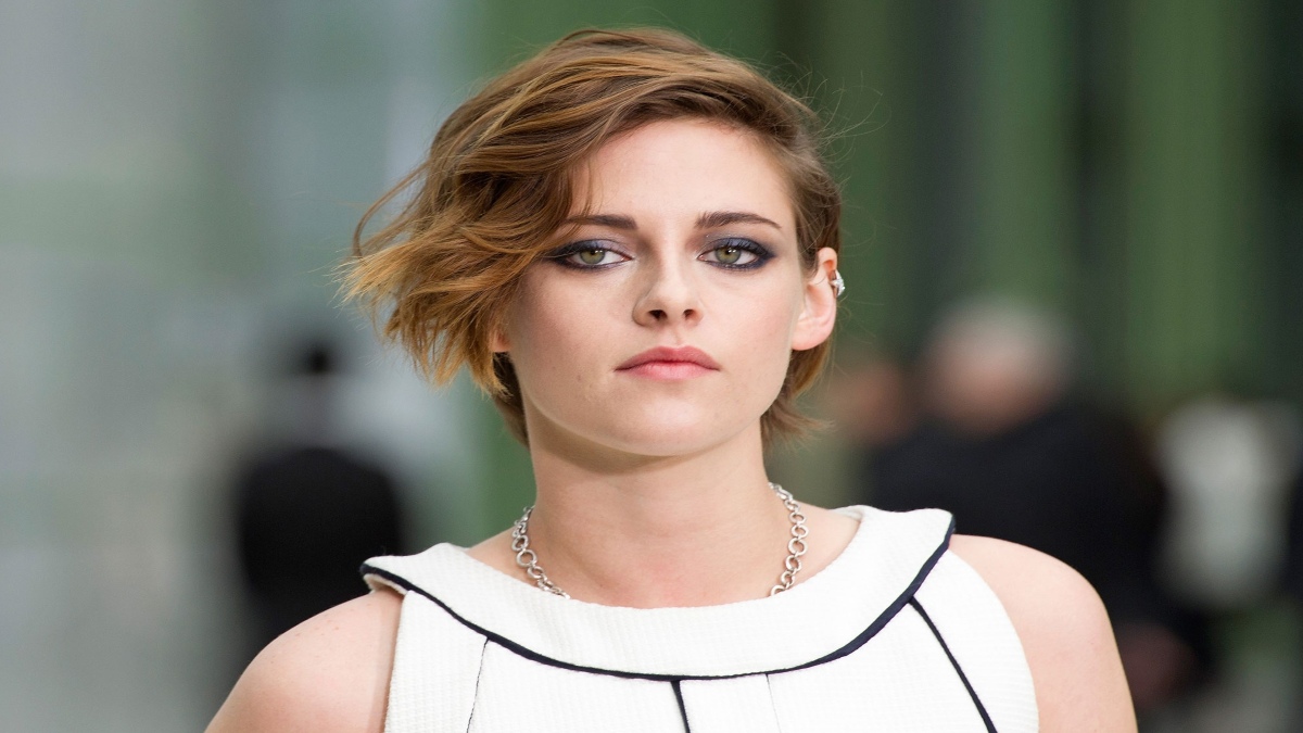 ﻿KRISTEN STEWART REFLECTS ON PLAYING PRINCESS DIANA