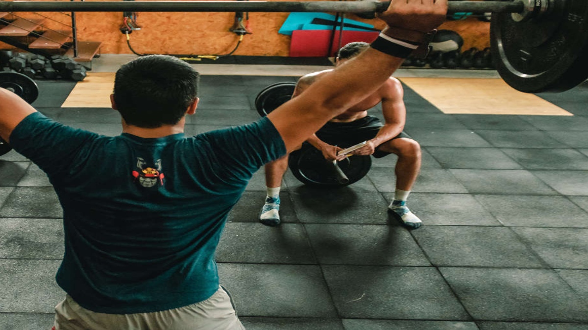 HOW TO USE SUPPLEMENTS TO IMPROVE YOUR WORKOUT