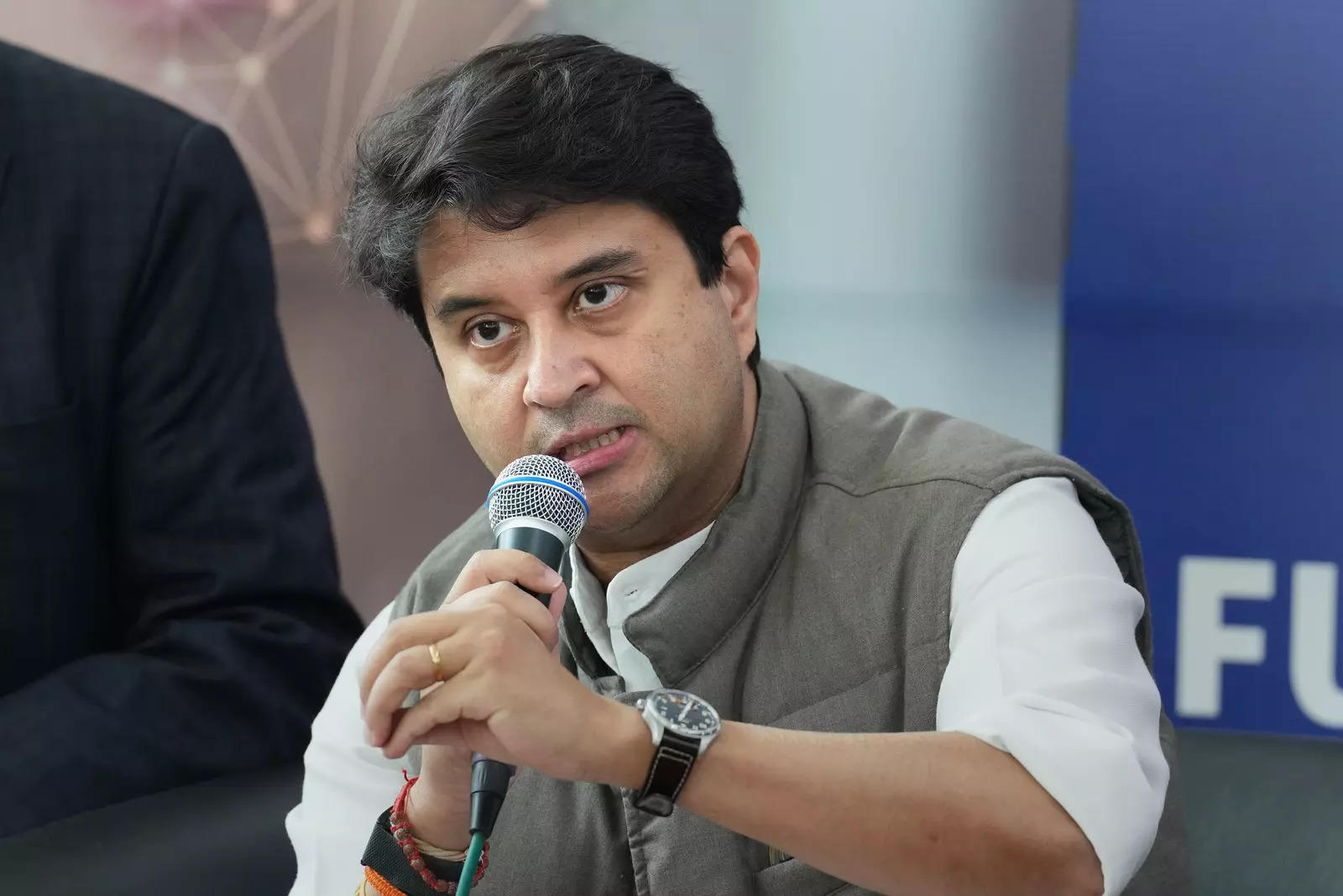 Congress objects Covid SOP; Scindia questions ‘Bharat Jodo Yatra ideology’