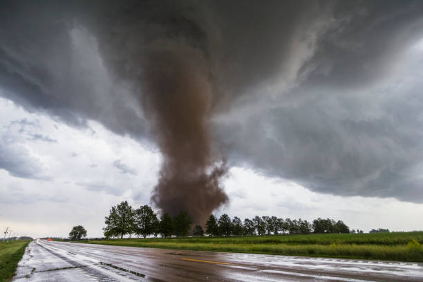 Life-Threatening Tornado Strikes Kansas as Authorities Issue Urgent Warnings