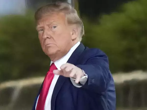 Trump arrives in New York ahead of expected arraignment