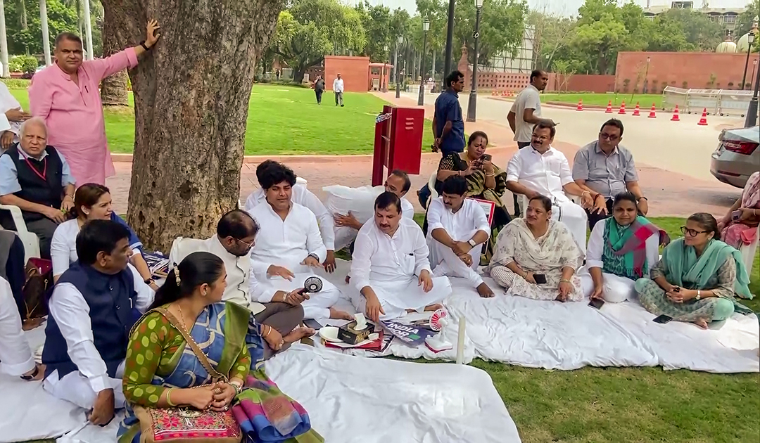 Communication gap between Cong in Lok Sabha and Rajya Sabha