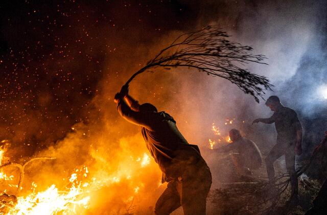 Greece wildfire rages uncontrollably after killing 20
