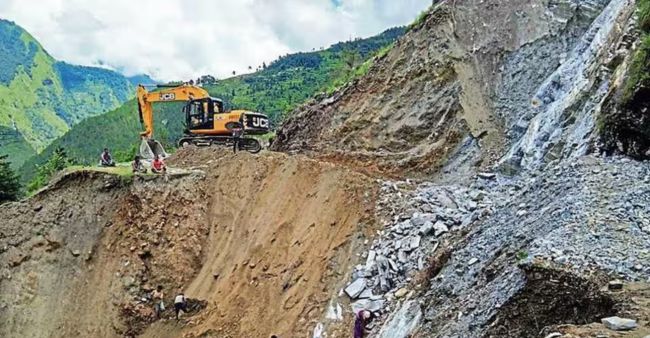 Uttarakhand: Badrinath National Highway blocked due to lanslide
