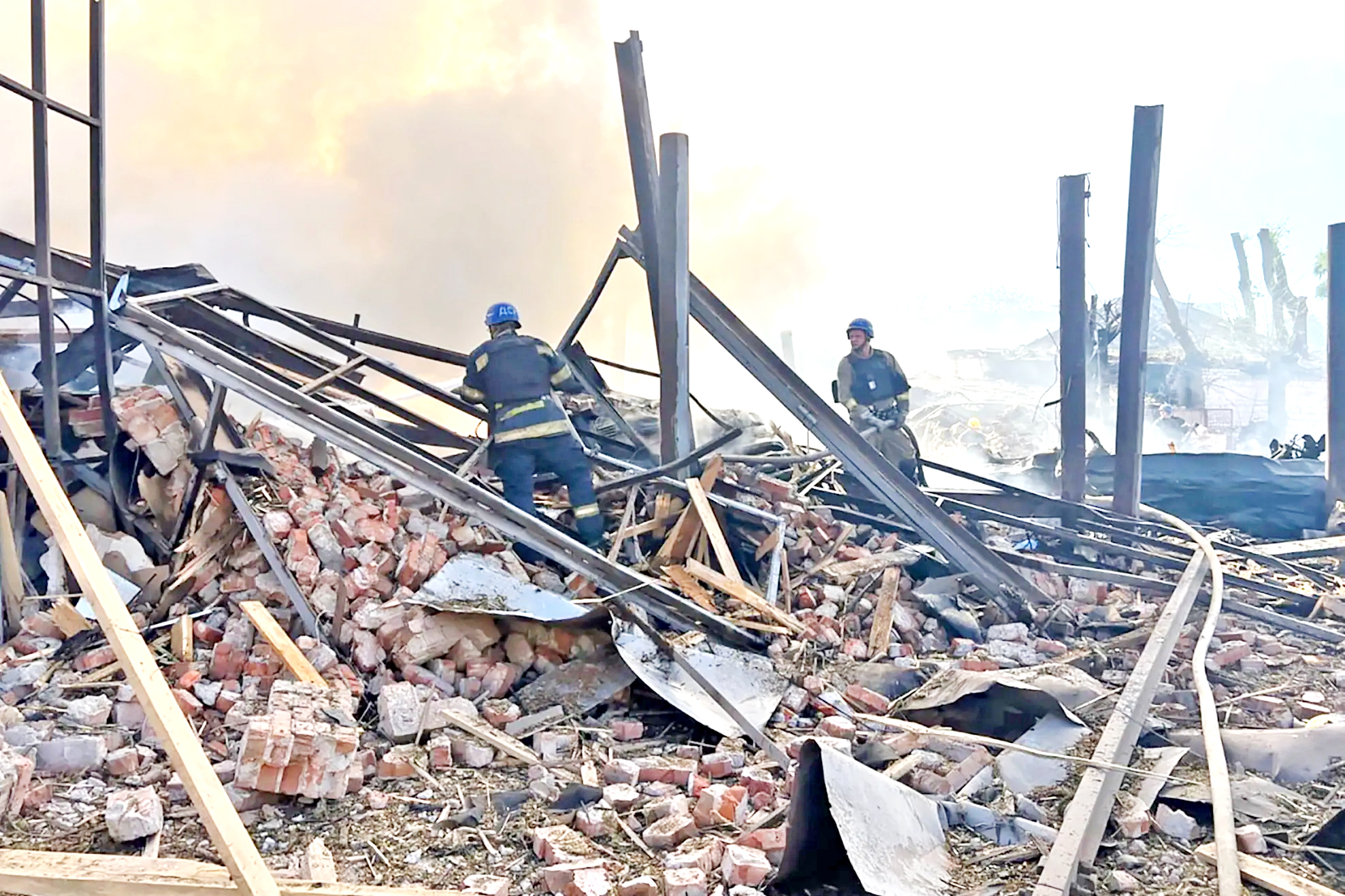 Tensions Rise: Russian Missile strike in Central Ukraine causes 44 casualties