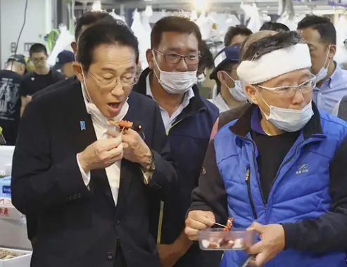 Japan’s Prime Minister promises assistance to fisheries amid China’s ban