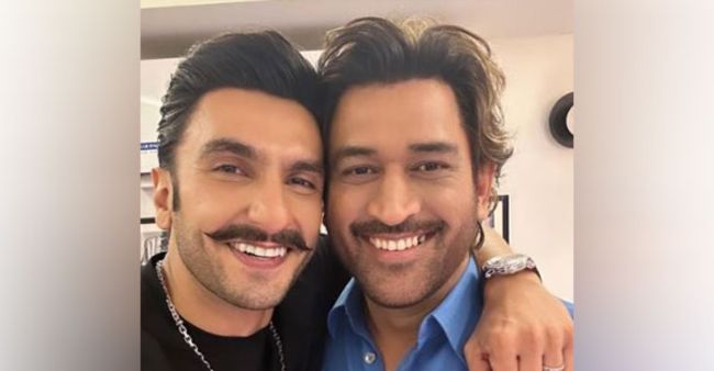 Viral Pic: Ranveer Singh Plants Kiss On Mahendra Singh Dhoni’s Cheek