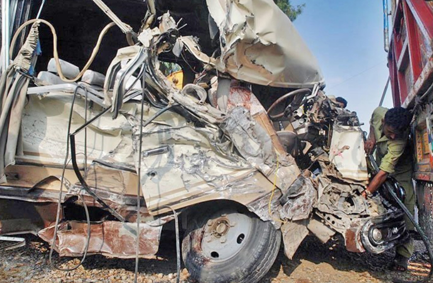 Alarming statistics: 500 people injured daily in Karachi traffic accidents