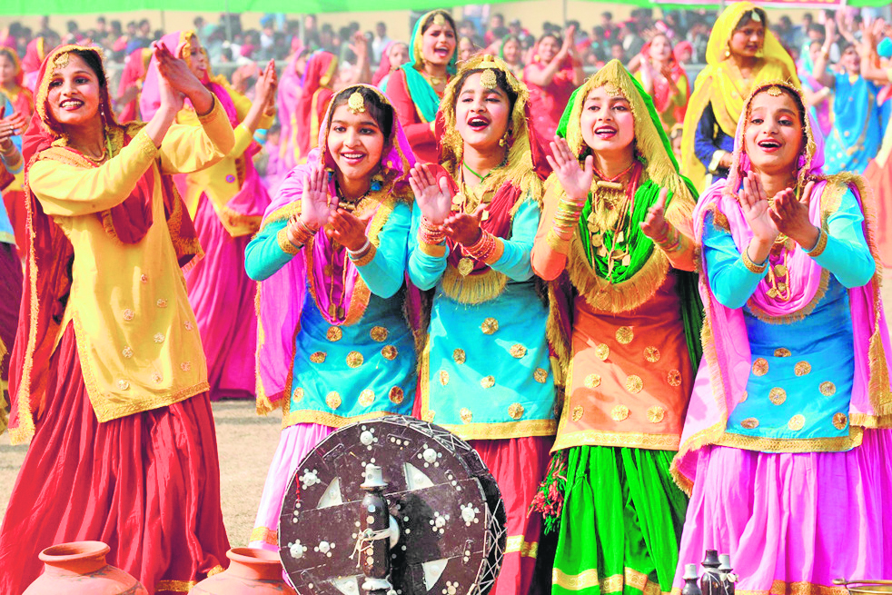Giddha in Punjab: A resplendent tapestry of life, culture, & unyielding togetherness