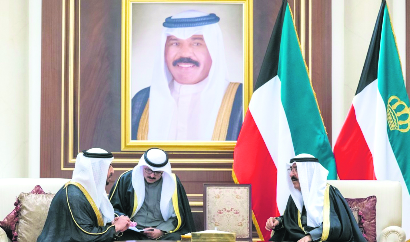 Hamdan bin Zayed expresses condolences to Kuwait’s Emir on Sheikh Nawaf’s demise