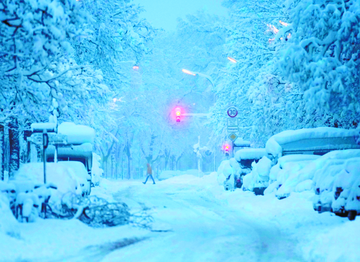 Munich snowfall chaos: 700+ flights, transit halted