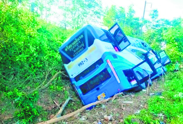 Tragic bus crash in western Thailand: 14 dead, 30+ injured