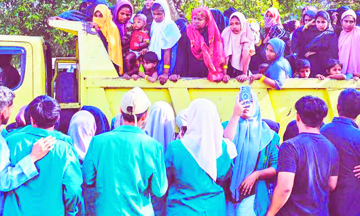 Students storm into Rohingya refugee camp, demand deportation