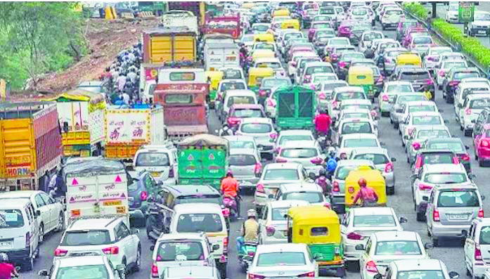 Delhi commuters stuck in jam as R-Day rehearsal disrupts traffic