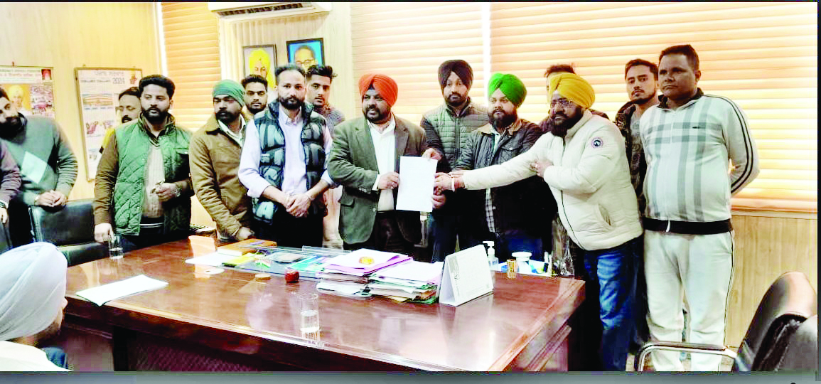 Lohgarh residents protest illegal street vendor occupation in memorandum