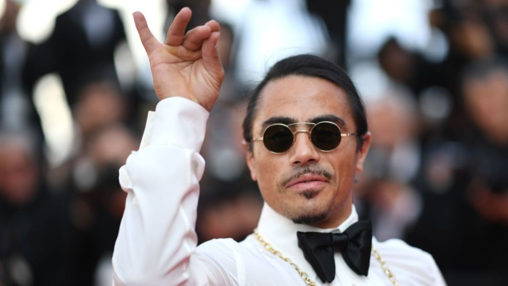 Salt Bae’s Jaw-Dropping 8K Bill Triggers Outrage on Social Media