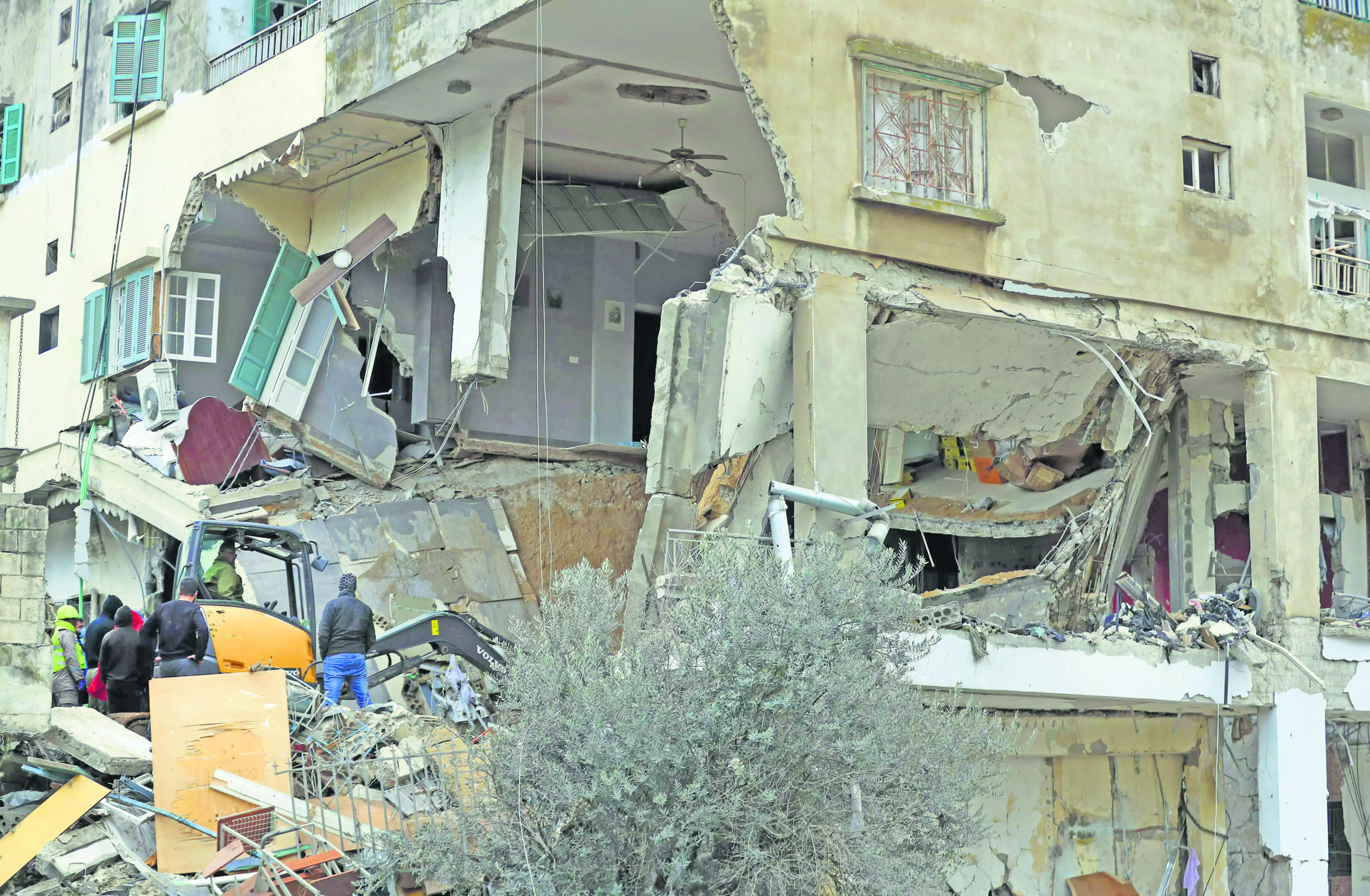 Israeli airstrikes kill 10 Lebanese civilians in a single day