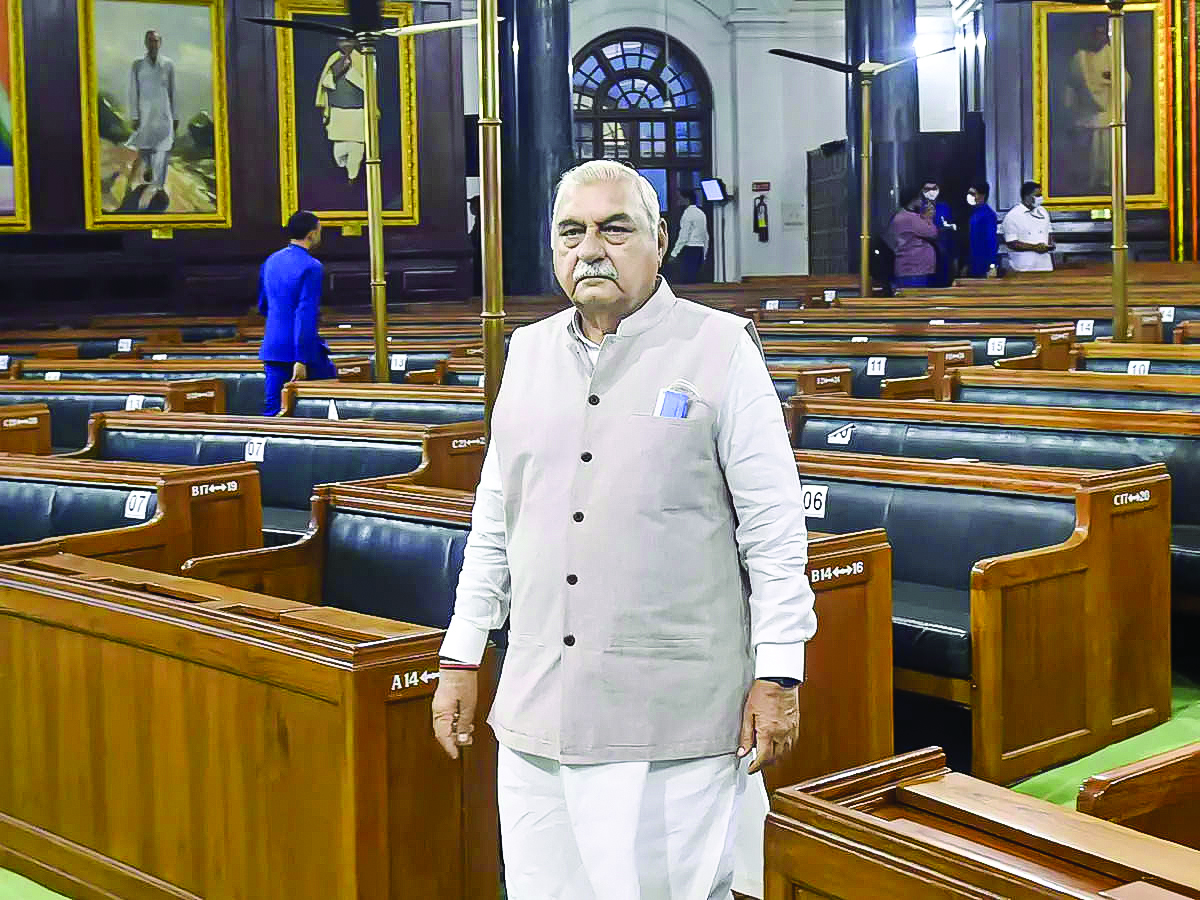 Ticket distribution, Hooda derailed SRK faction proving his mettle