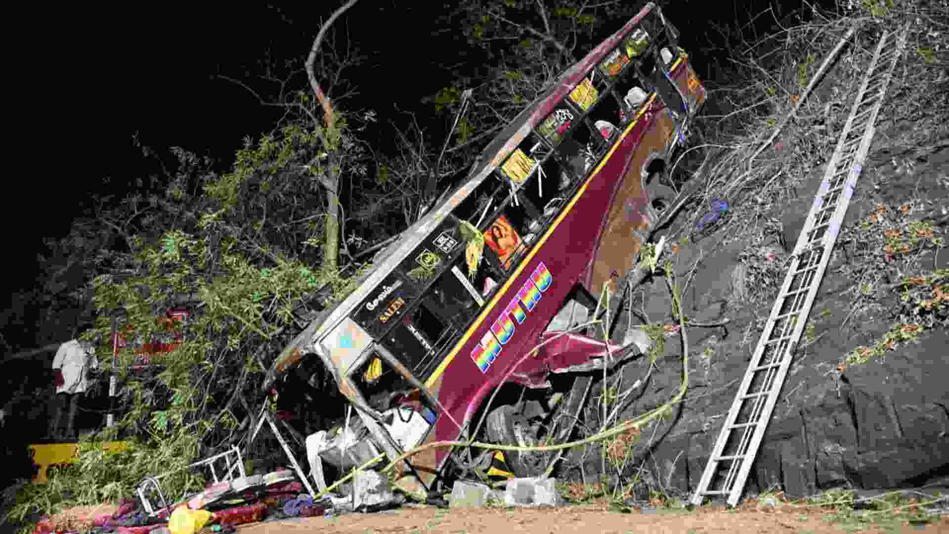 17 Lives Lost as Bus Falls Into Ravine in Brazil’s Alagoas State