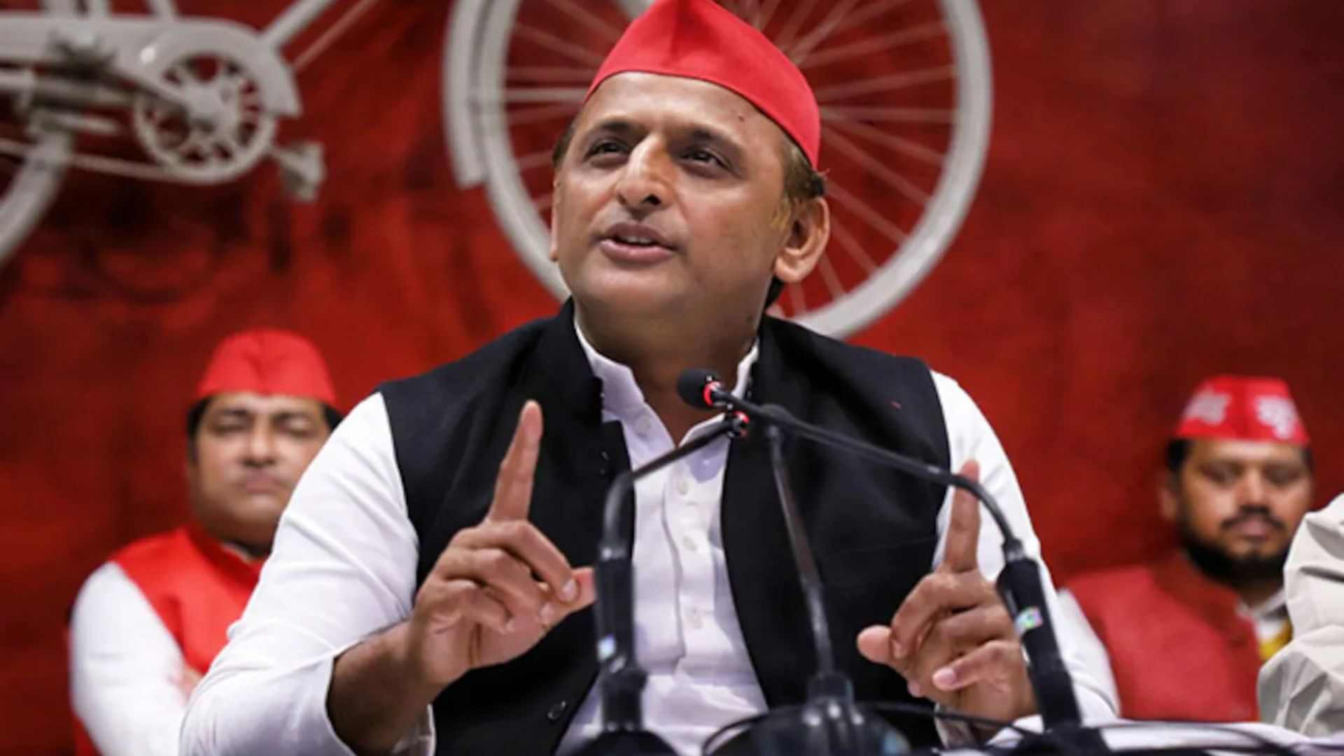 Akhilesh Yadav Backs AAP in Delhi, Clarifies INDIA Alliance Stance