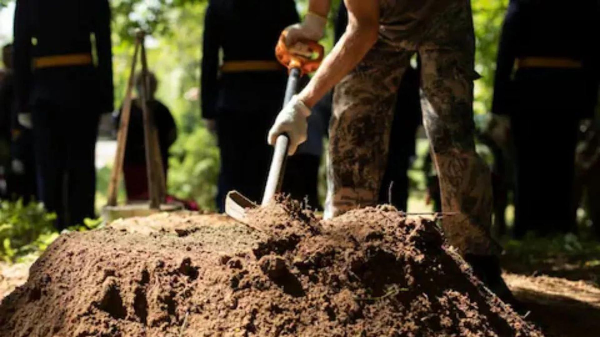 Vietnamese Man Arrested for Disturbing Uncle’s Grave to Settle Gambling Debts