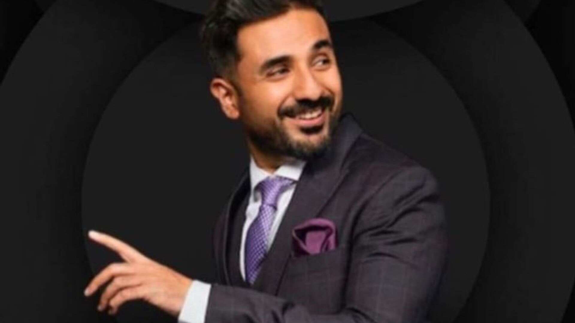 Old Sneakers and ‘DPS Green Tie’: Vir Das’ Unique Look at International Emmys