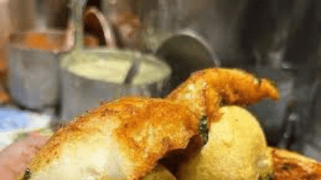 ‘Chalo Aao Vada Pav Beche’: Vada Pav Vendor Earns Rs 2.8 Lakh Monthly | VIRAL VIDEO