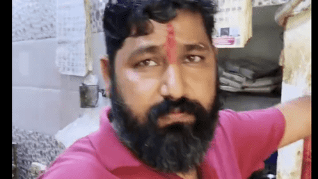 ‘Main Tum Logo Se Dur Rehta Hun’: Restaurant Owner Shuts Down Food Vlogger | VIDEO
