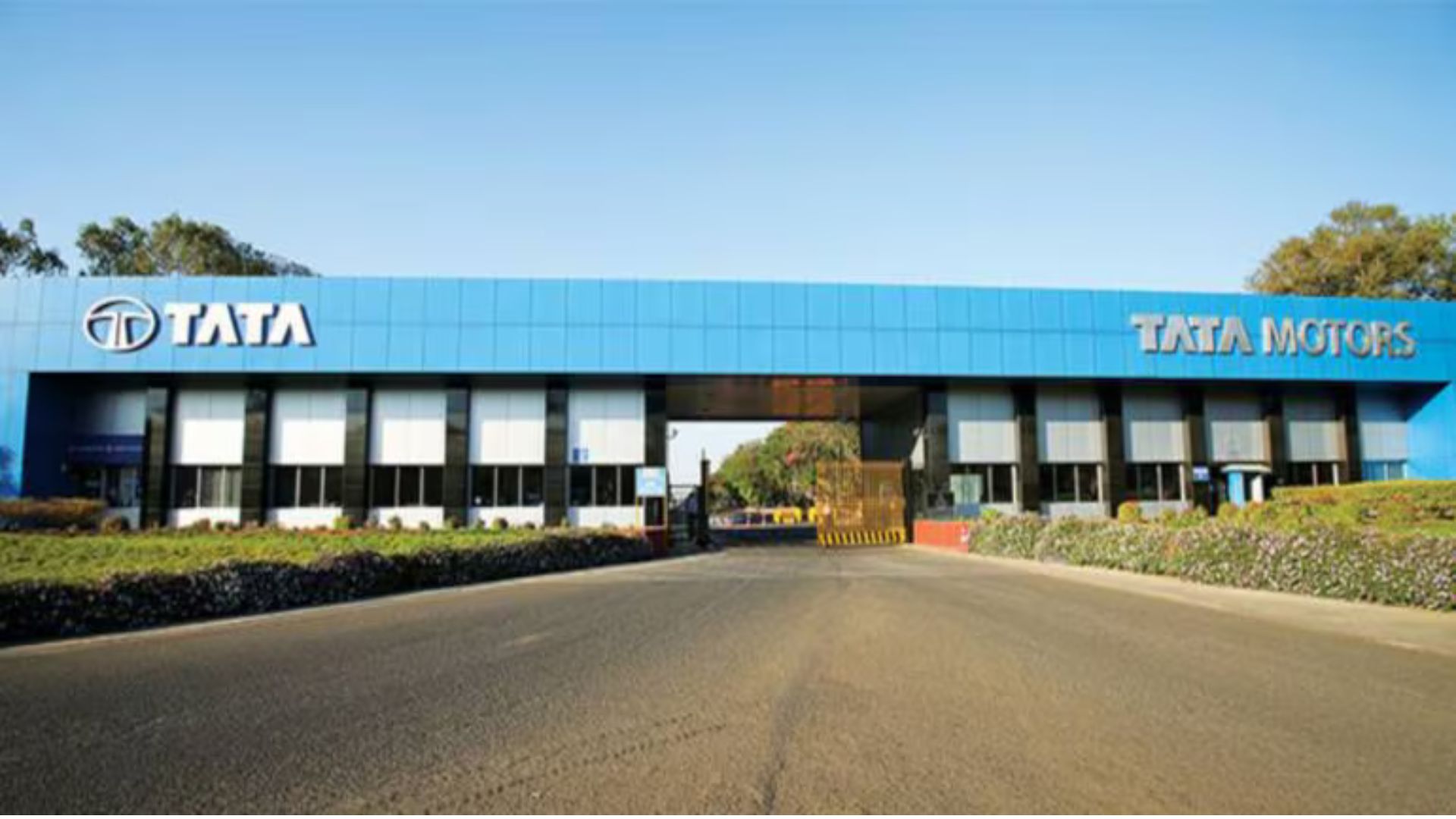 Tata Motors Reports Decline in Vehicle Sales for Q2 FY 2024-25