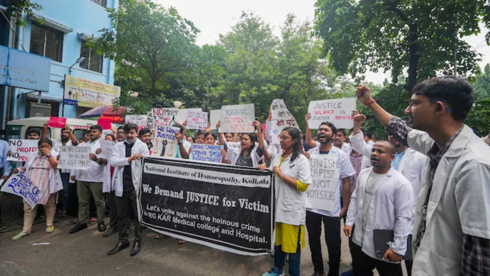 Kolkata Rape Case: Bengal Junior Doctors Resume Cease-Work, Demand Safety and Security