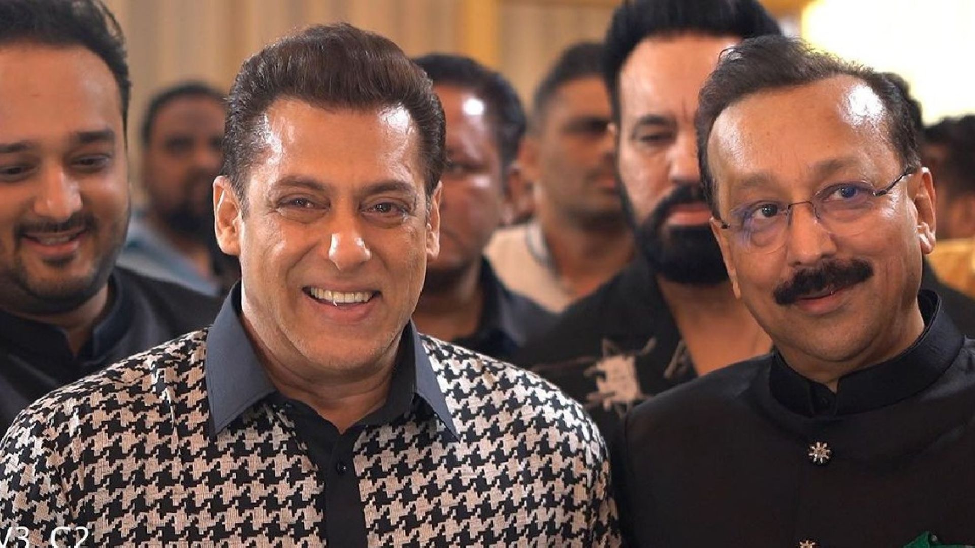 Watch: Salman Khan Publicly Backing Late Friend Baba Siddique At BJP Rally