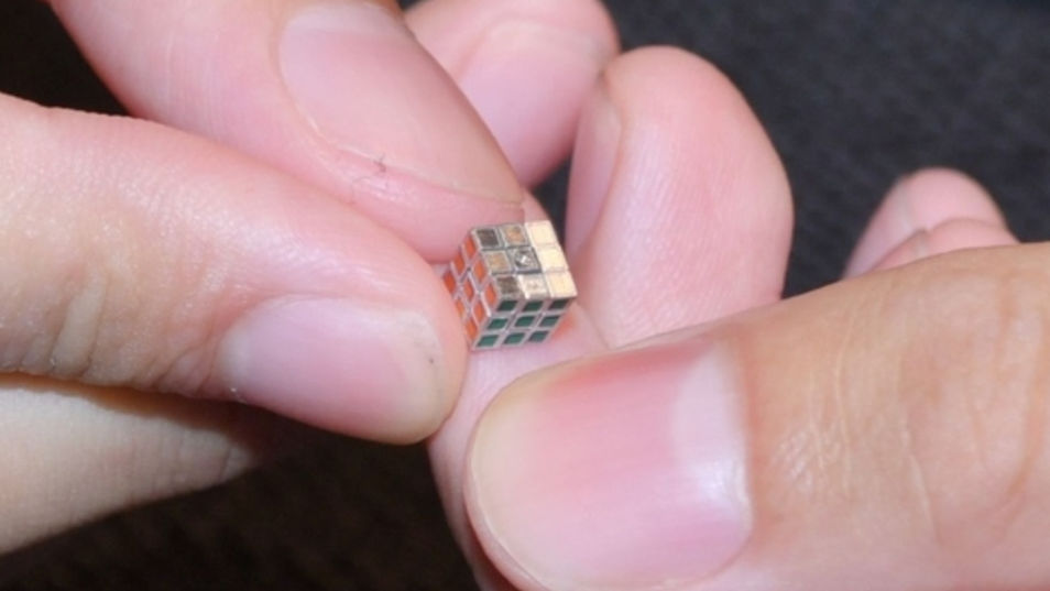 Pocket-Sized Puzzle: The World’s Tiniest Rubik’s Cube Debuts at ₹4.39 Lakhs!