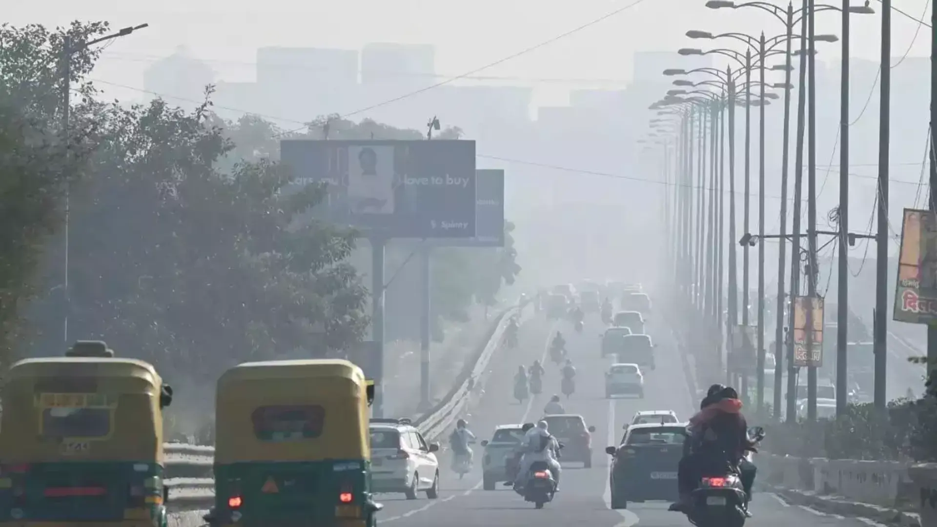 Delhi’s Air Quality Stays ‘Very Poor’ for Third Day; AQI Hits 349
