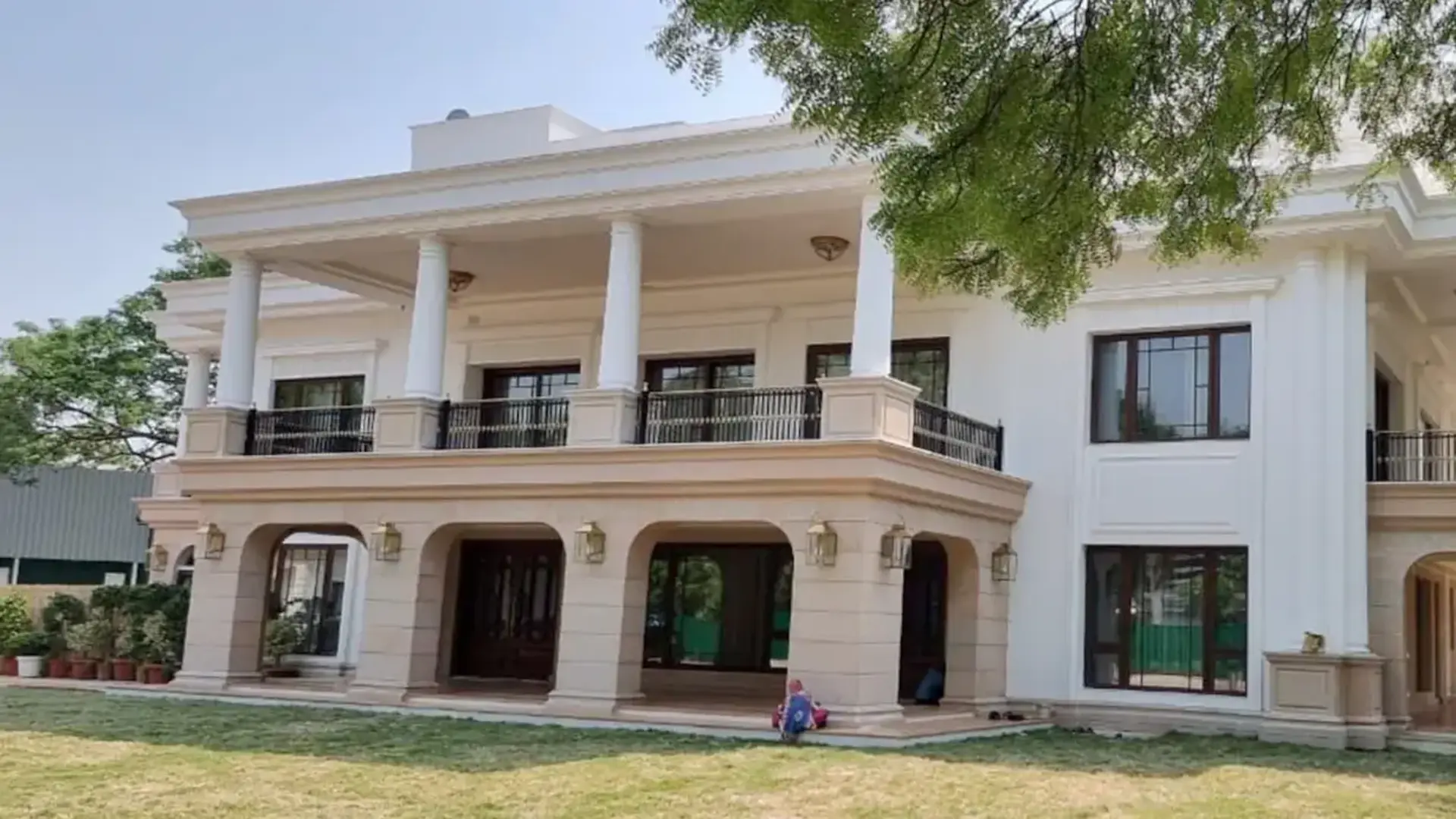 BJP Stages Protest Outside Kejriwal’s Residence Over Alleged Bungalow Renovation Costs