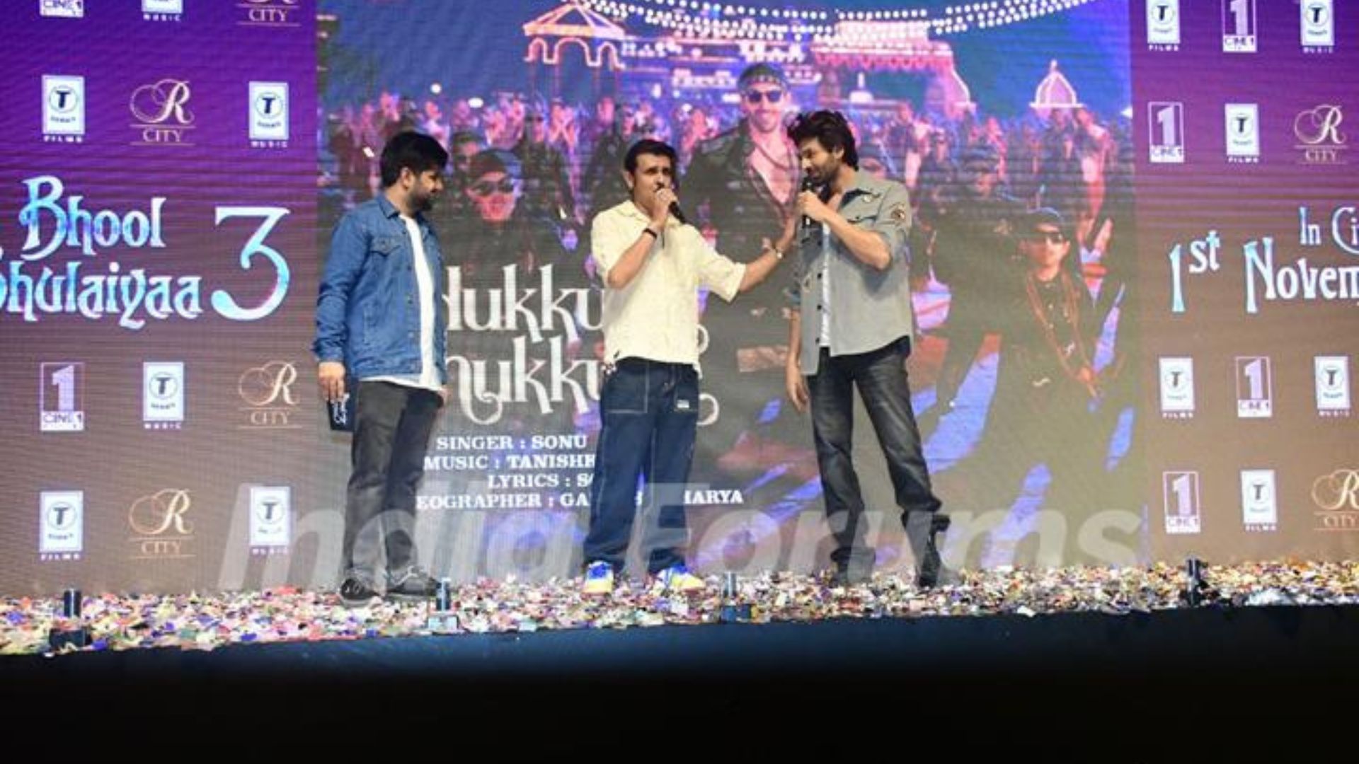 Here’s Why Sonu Nigam And Kartik Aaryan’s Latest Video Has Left Fans Disappointed | Watch