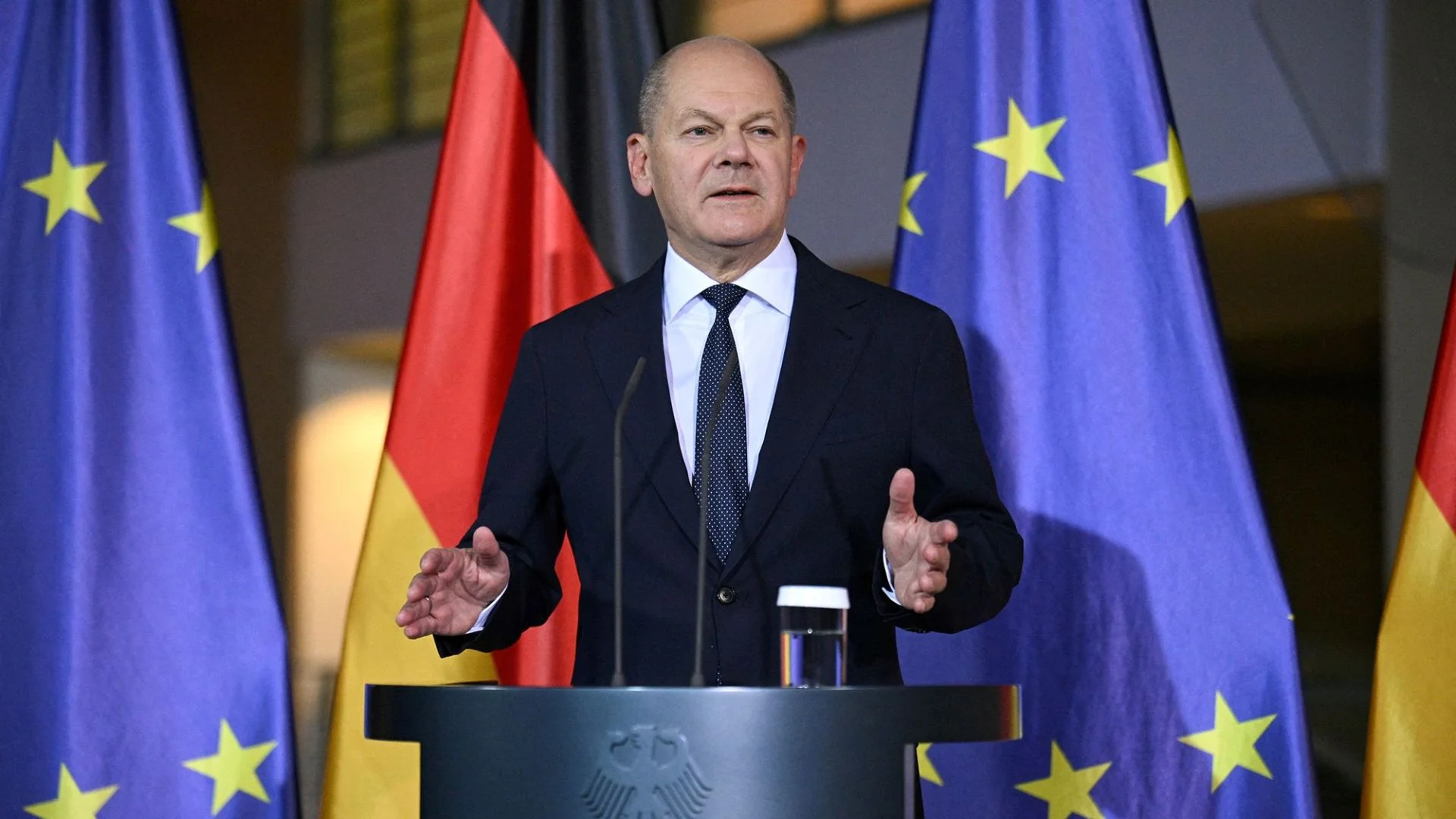 Has Germany Coalition Collapsed Over Budget Crisis? Is It Beginning Of A New Political Era?