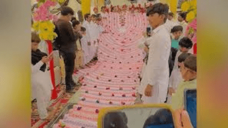 Pakistani Groom’s 35-Foot Money Garland Becomes The Talk Of The Wedding Season | WATCH