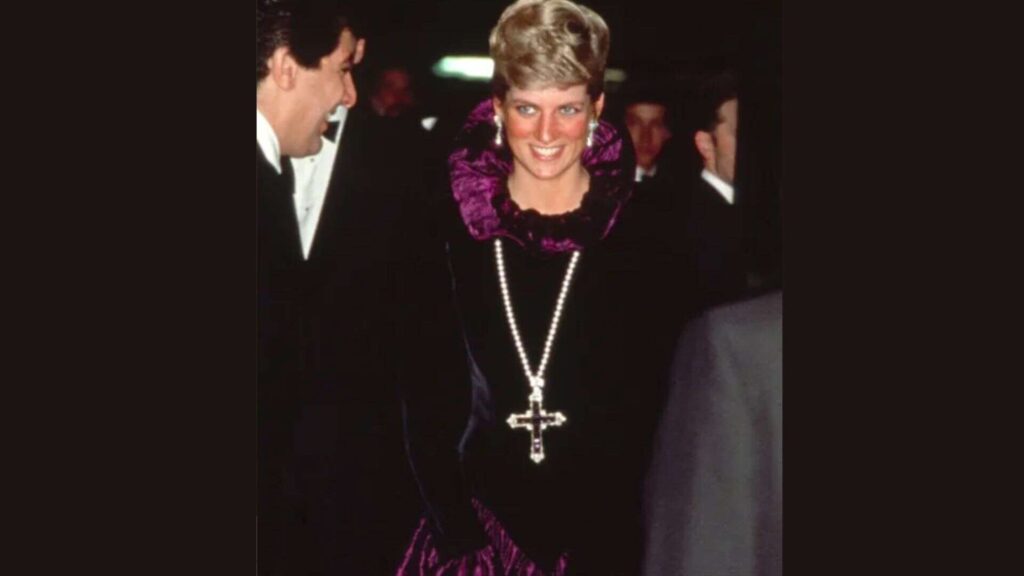 Princess Diana's cross pendent Princess Diana's cross pendent