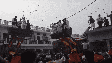 Rs 20 Lakh Showered In Cash At UP Wedding, Style Apna Apna | WATCH