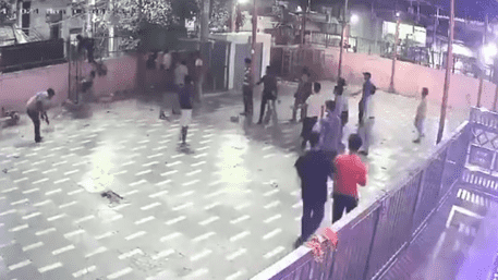 ‘Jorro Ki Hui Paththar Baazi’ At Hindu Temple’ In Delhi’s Jahangirpuri Goes Viral | VIDEO