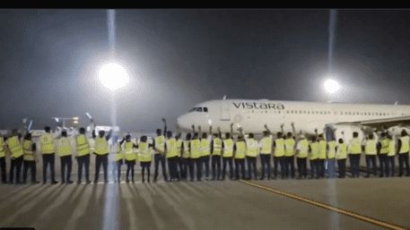 ‘Tearful Goodbyes’: Vistara Ground Crew’s Emotional Send Off To Last Flight | WATCH