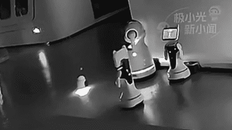 This ‘Tiny Robot’ Seen Kidnapping Other Robots: Small Bot ‘Hijacks’ In China | WATCH