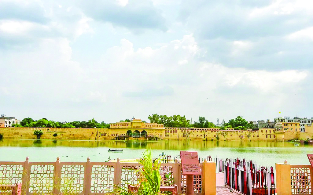 Experience Serenity – The Enchanting Tale of Pink City’s talkatora Lake